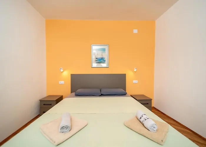 In Barbat With Sea View, Balcony, Air Conditioning 660-4 * Barbat na Rabu