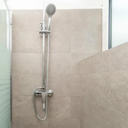 In Barbat With Sea View, Balcony, Air Conditioning 660-4 * Barbat na Rabu