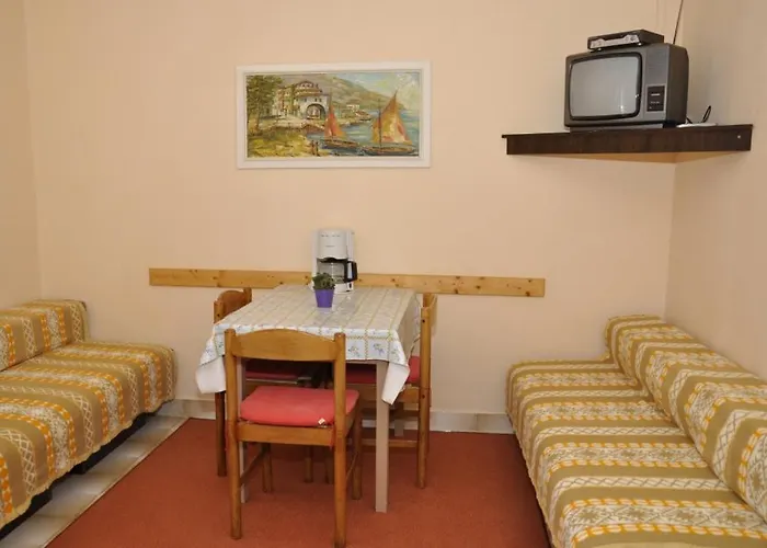 In Barbat With Sea View, Balcony, Air Conditioning 660-4 * Barbat na Rabu